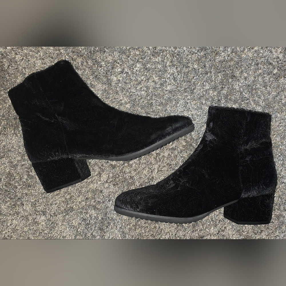 Vaneli Zeda black troppy velvet boots Womens Size 10 - Picture 5 of 9